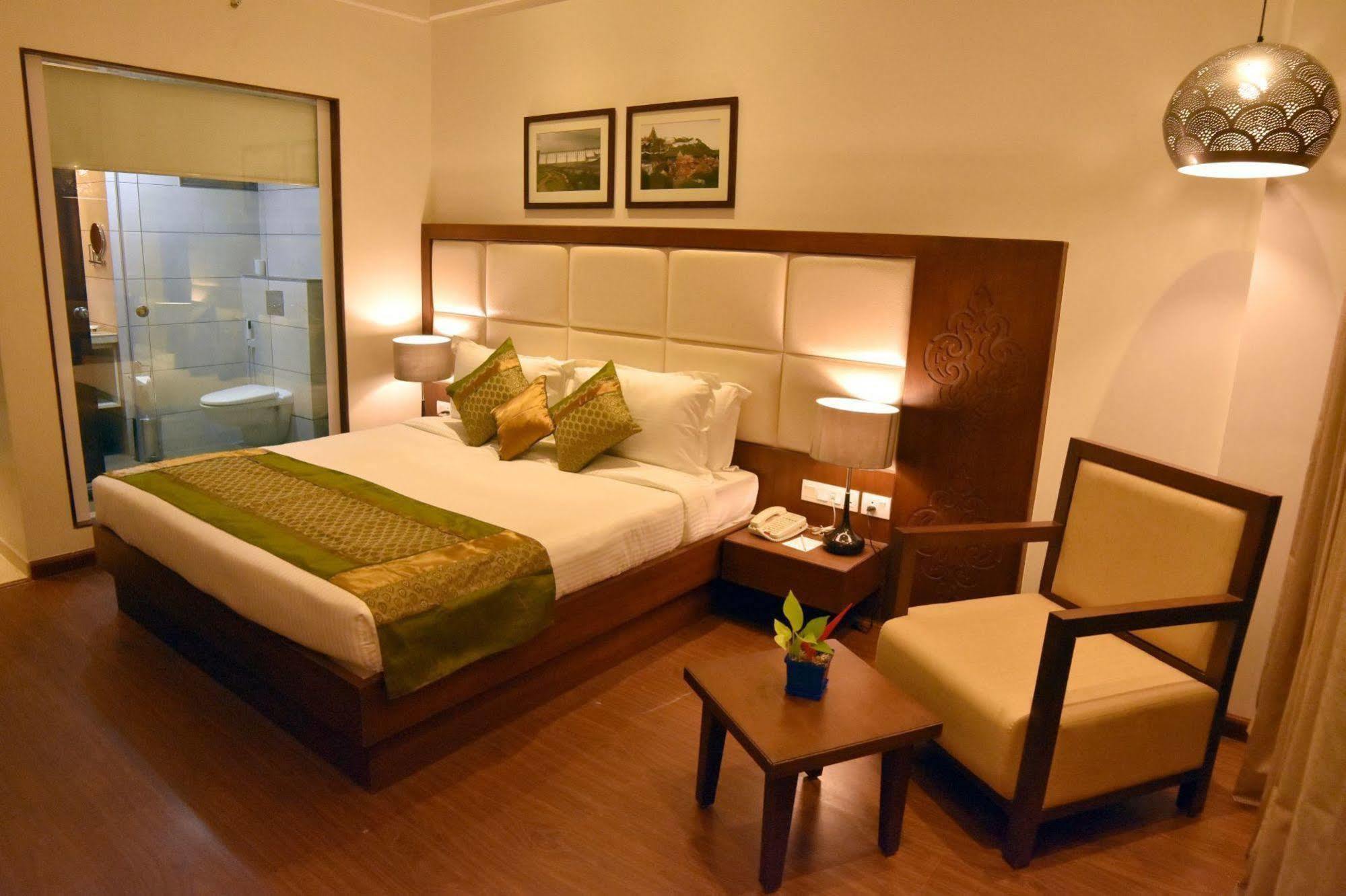 Comfort Inn Donil Vadodara Exterior foto